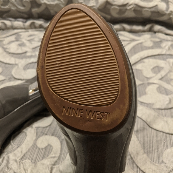 Nine West size 8.5 Gray Cinema Slingback Pumps - Picture 11 of 11